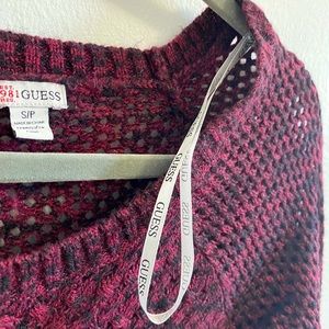 GUESS' BURGUNDY SWEATER